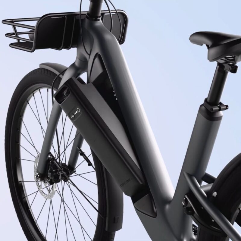 Development of a ebikes fleet with swappable batteries.